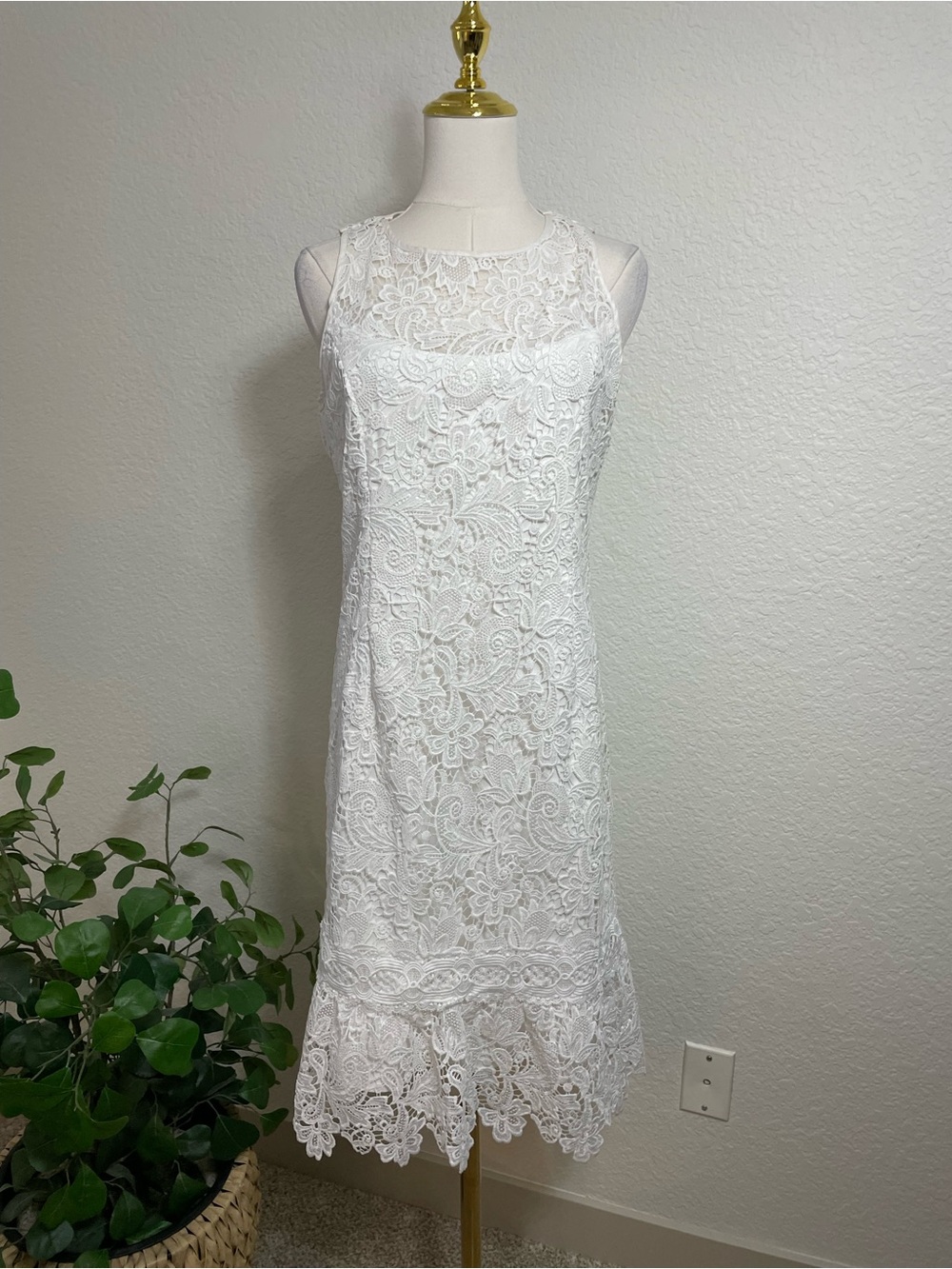 White House Black Market White Floral Lace Flounce Shift Dress Size 4 NWT